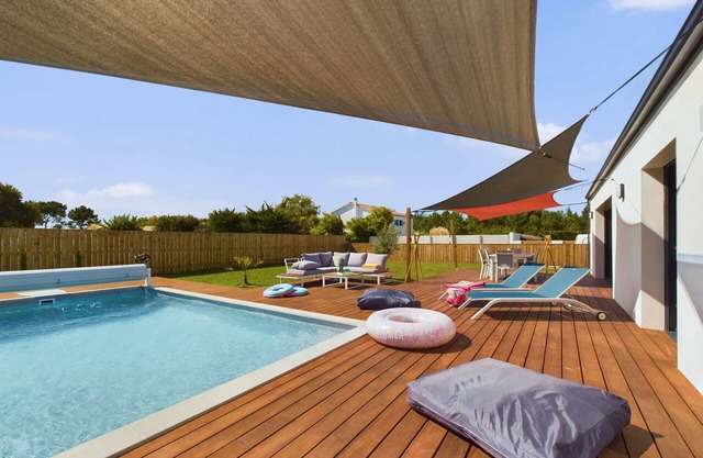 House for 7 with a pool (6 adults maximum)