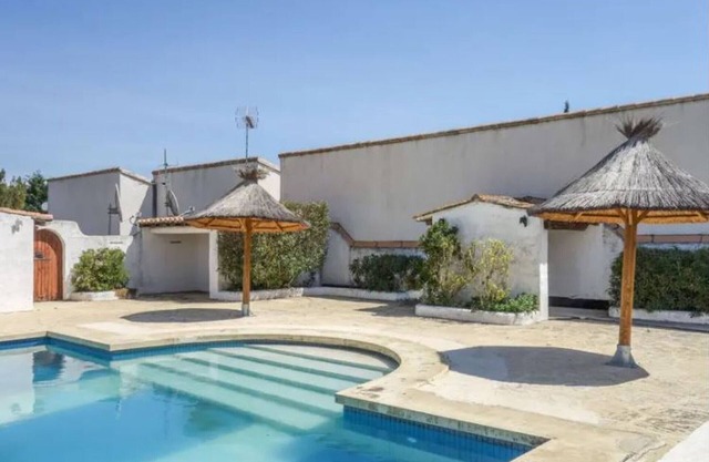 House with pool and parking in Camargue