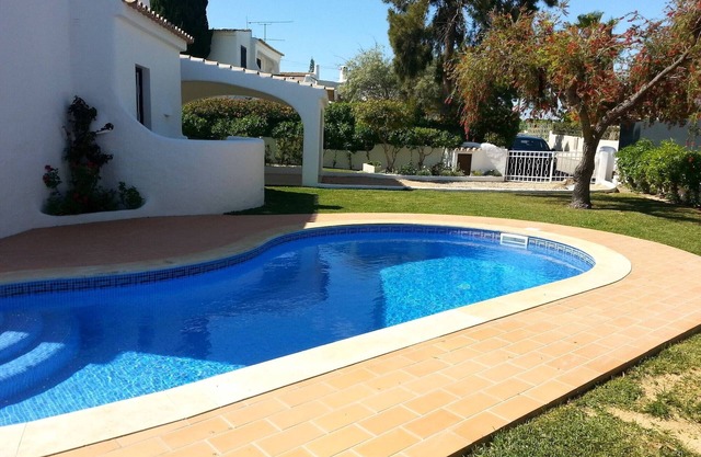 House in a quiet area overlooking the sea, private pool and beautiful Garden