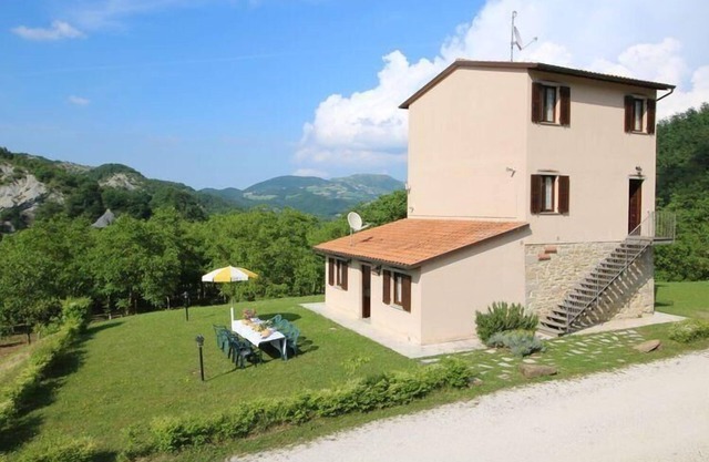 House in Apecchio with private parking