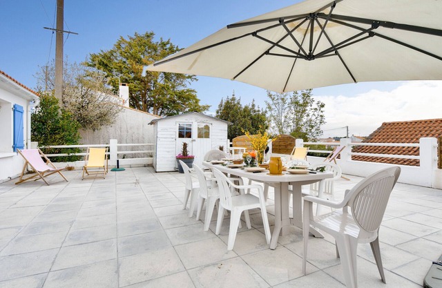 House in Barbâtre for 12 - 450m from the beach
