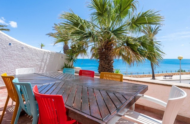 House in front of the sea with pool 170m beach