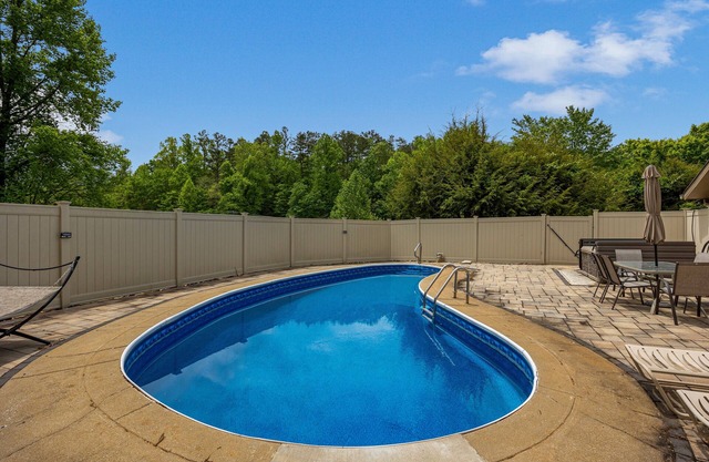 House in Gatlinburg*Private Outdoor Pool*Fire Pit*Pool Table