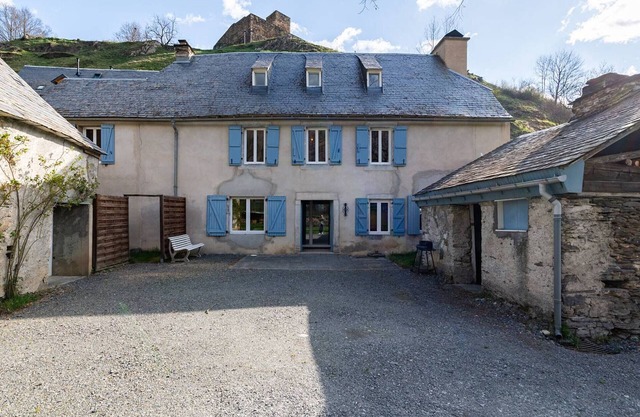 House in Genos for 8, near lake, garden and wood stove