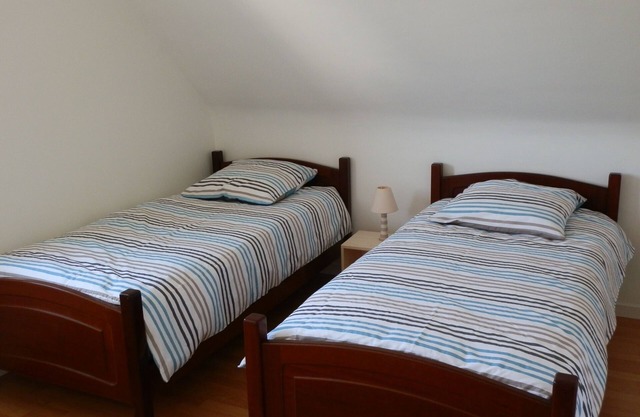 House in quiet neighborhood for 2 to 8 people. 4 bedrooms, 400m from the sea and golf course