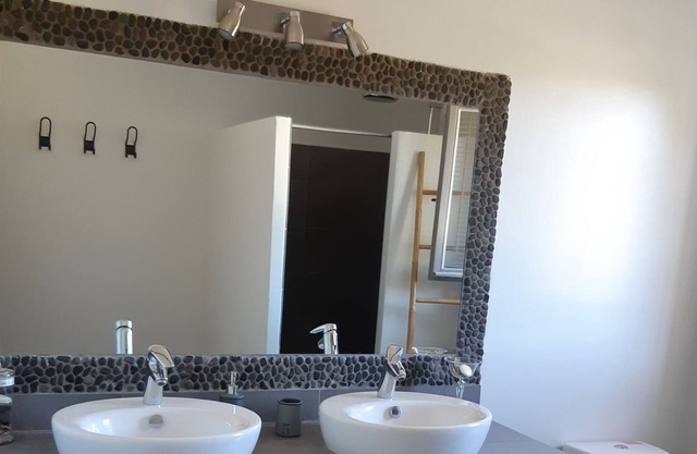 HOUSE IN THE HEART OF A CLASSY LUBERON VILLAGE WITH PRIVATE HEATED POOL