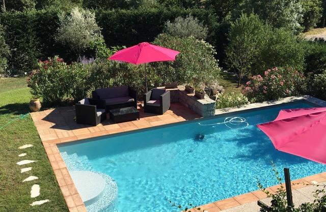 House in the heart of the Ardeche gorges, 8 people, air-conditioned, heated swimming pool
