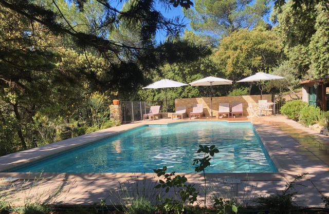 House in the Luberon, Provence, hiking, pool, views and privacy; near golf