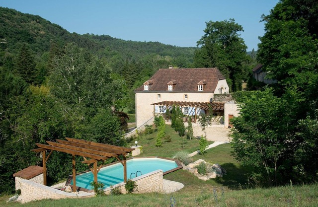 HOUSE OF CEDAR, BEAUTIFUL STONE HOUSE IN DORDOGNE.
