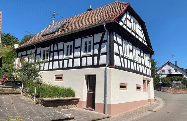 House of comfort; biologically renovated half-timbered building with a modern ambience