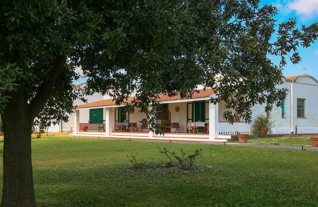 House of Roses, Ionian coast of Matera, very close to the sea, Wi-FI, garden