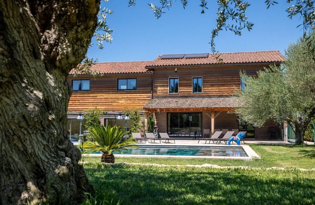 House on ST REMY for 12 people, 16X6 heated swimming pool