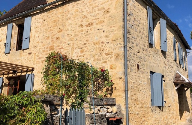 House on the ramparts in the heart of the royal bastide of Domme
