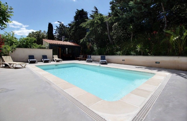HOUSE, SHARED POOL, TERRACE, PARKING AND GARDEN, WIFI, SLEEPS 4