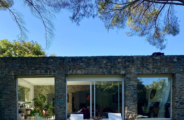 House swimming pool, tennis between sea and mountain