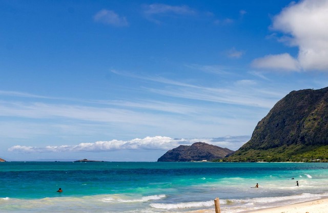 House that has it all, Hot Tub, Kayaks, Surf Boards, Snorkeling gear & more