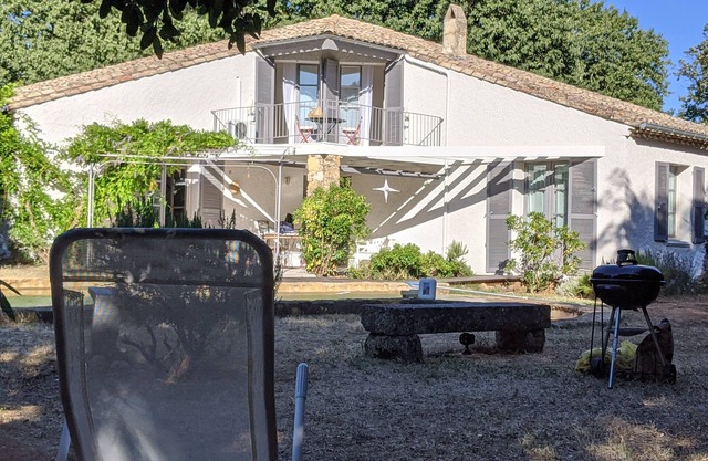 House with garden and swimming pool. Near Uzès
