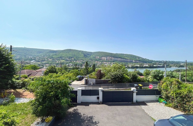 House with pool near Lyon/Rochetaillée (Saône view)