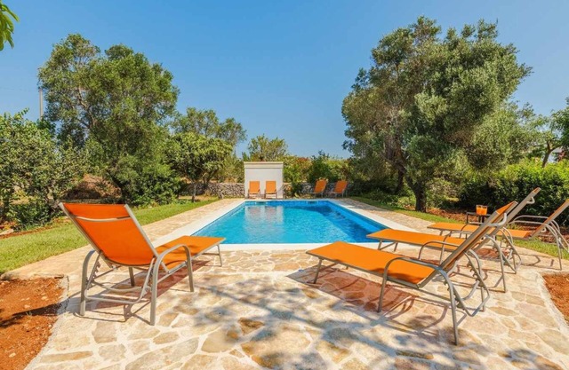 House with pool - 2 rooms - private patio