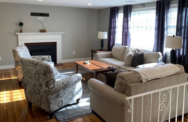 House with 3 bedrooms / 2 bathrooms, living room, kitchen, dining room &sun room