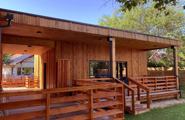 HOUSE WITH AIR CONDITIONING