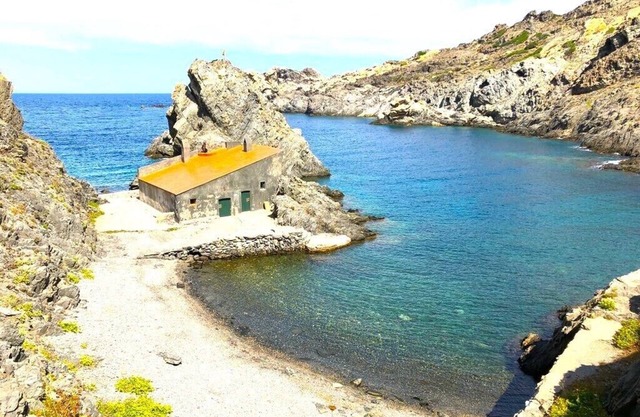 HOUSE WITH SWIMMING POOL AND EXCELLENT SEA VIEWS