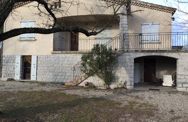 House with large garden, sleeps 6, on a river, fully equipped