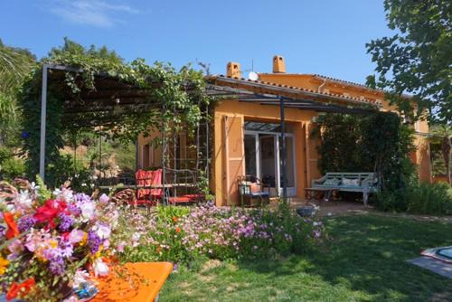 House With Garden And Sea View