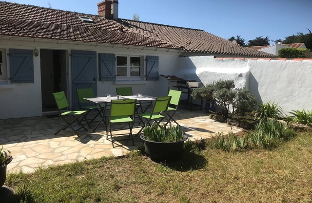 House with garden on the edge of the dune, 5 minutes' walk from the beach