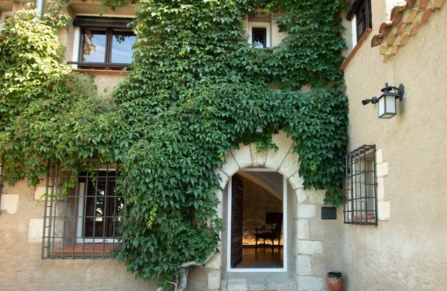 House with garden, pool and private parking in the historic heart of Cuenca
