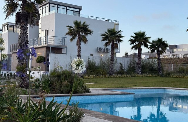 House with pool and ocean view 5 min from baja Fest