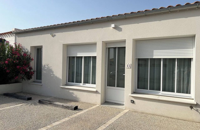 House with parking, 5 minutes from downtown!