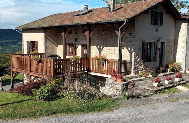 House with Spa, Nature, Comfort at 03250 La Chabanne