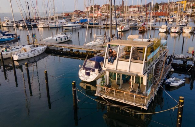 Houseboat Canoga in Labo marina