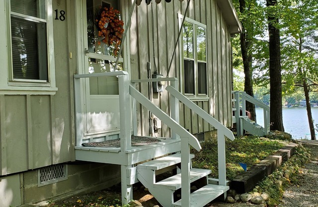 Housekeeping Cottage - near Lake George & Adirondacks