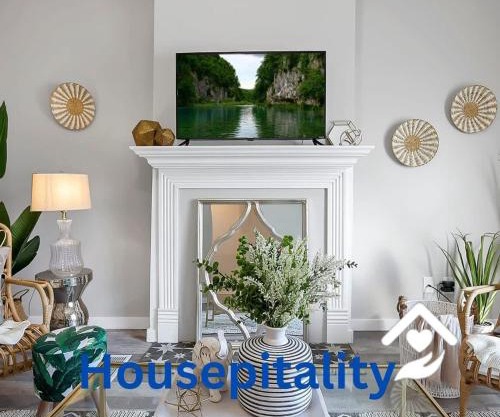 Housepitality - The Olive - 4 BR 2 Bath