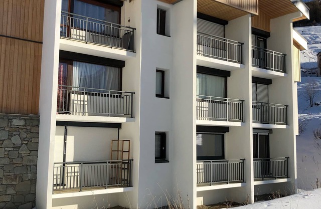 HOUSING F1 BIS FOOT OF SLOPES WITH BALCONY RDC FULL SOUTH. DOMAINS 3 VALLEYS