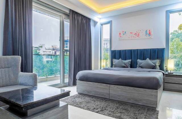 Housr Studio Rooms Sector 30 Gurgaon