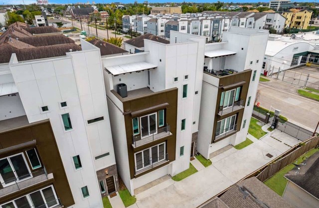 Houston 6 Bedroom Home