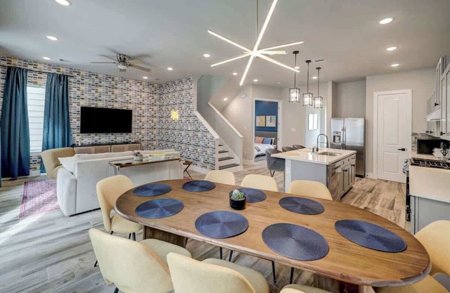 Houston Heights Luxury Escape –Near Downtown & NRG