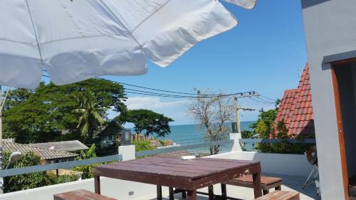 Hua-Hin Beach Villa บ้านพักริมทะเลหัวหิน