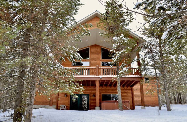 Huckleberry Retreat* 5Br, 4Ba, Sleeps 22, Hot Tub, Wifi, Bbq Grill, Close to ATV Trails