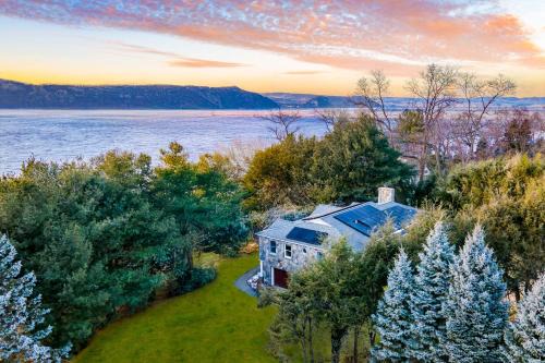Hudson River Views Firepit Patio Dog Run Game Room Stone Manor