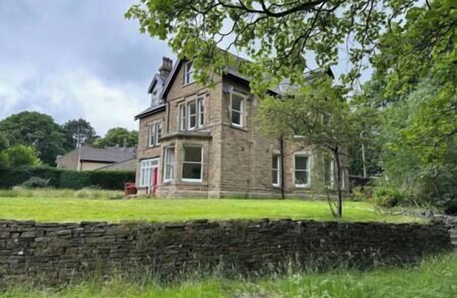Huge 11 Bed House in Buxton w/Parking Hot Tub