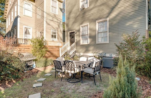 Huge 5 bedroom 5 bath Home in Savannah