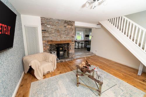 - Huge - 5-bedroom home & Private Gym by Tailored Accommodation