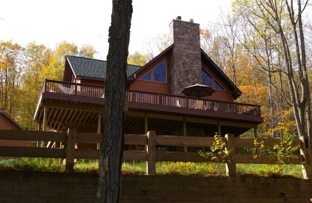 *HUGE 5000SF* Lake Wallenpaupack 250FT Lakefront,Beach Sleeps 12 +Boats included