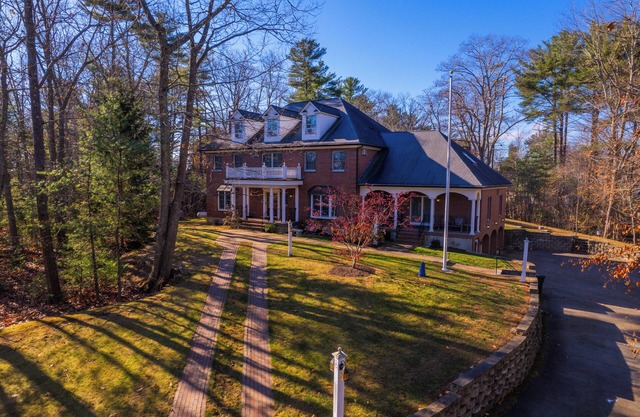 HUGE family Home! Sleeps 27 comfortably. 3/10 mile from the Beach!