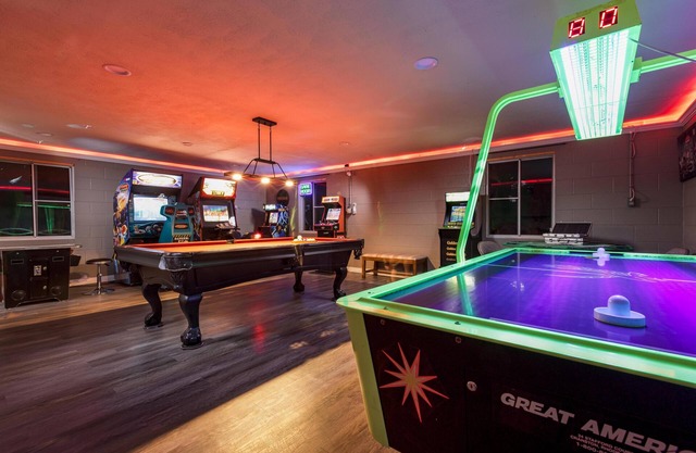 Huge game room! Super Clean 5BR,3BA private home!Beautiful open field views!