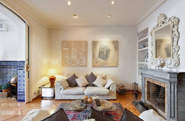 Huge historic 5BD with private Terrace!